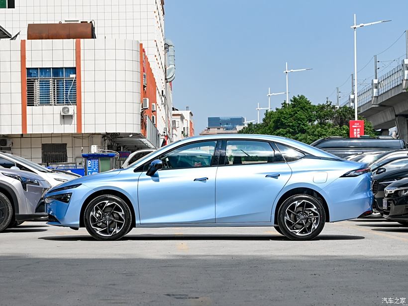 031735548967.jpg 820_ChtlyGZPMTaARC4hAAsQcziI1Zk927.jpg